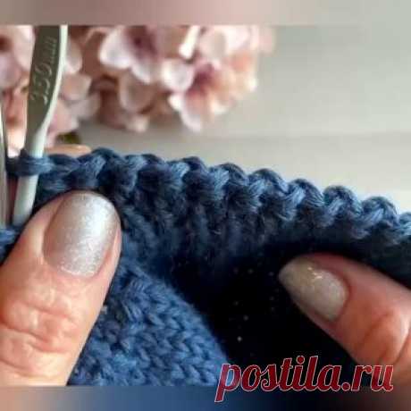 Эластичное закрытие петель.В этом видео самый эластичный способ закрытия резинки 1*1 крючком в технике с накидами. Главный принцип: перед лицевой петлёй выполняется накид «к себе», перед изнаночной - накид «от себя». Главное не перепутать 😉Закрываю всегда крючком того же размера, как и спицы, которыми вязала резинку, при этом петли не затягиваю, а укладываю так, как ложатся. Получается аккуратно и очень эластично 🤗 Попробуйте 😉☺️ голенева анастасия вконтакте