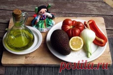 Гуакамоле с помидорами и лимоном