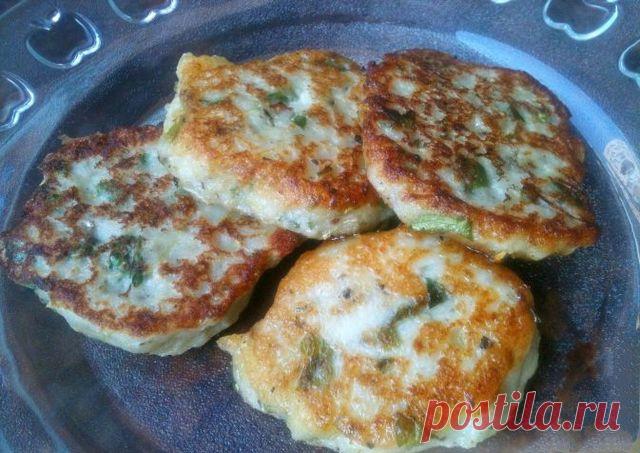 Очень вкусные картофельные оладьи с кабачками, которые давно готовятся в моей семье. Они вполне подойдут как для обеда или ужина, так и для перекуса.