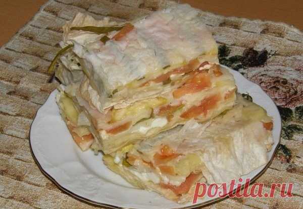 Готовим быстрый слоеный пирог из лаваша с овощами и сыром! Сочный и сытный!