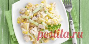 10 вкусных салатов с ананасом, которые надо попробовать - Лайфхакер