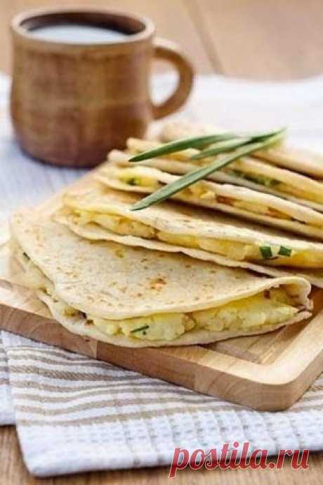Кыстыбый с картошкой и луком.