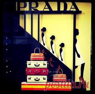 D1 Design & Creative приколол(а) это к доске Window Display Inspirati…