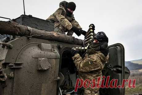 В США заявили об острой нехватке боеприпасов у ВСУ. У Вооруженных сил Украины (ВСУ) ощущается нехватка боеприпасов, которая с каждым днем становится более острой. Об этом рассказал журналист CNN Фредерик Плейтген. Корреспондент также рассказал об упадническом настроении, царящем в штабе артиллерийского подразделения 93-й механизированной бригады ВСУ.