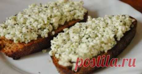 12 ВКУСНЕЙШИХ НАМАЗОК НА ХЛЕБ, КОТОРЫЕ УТОЛЯТ ГОЛОД В ДВА СЧЁТА! Как и все диетологи, мы против питания на ходу. Но в жизни бывают моменты, когда бутерброд — это лучший вариант перекуса. Во-первых, он сытный. Во-вторых, не такой вредный, как шоколадный батончик.

Согласно последнему исследованию, кусочек хлеба с различными добавками — это самый популярный перек