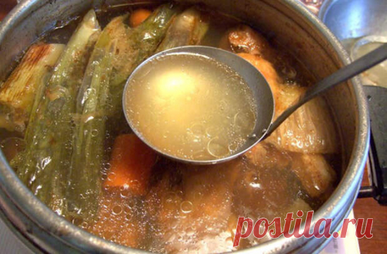 10 советов по приготовлению идеального мясного бульона 



Несмотря на то, что необходимость присутствия супов в человеческом рационе широко обсуждается теми, кто следит за своим питанием, простые любители вкусной еды знают, что без «первого» …