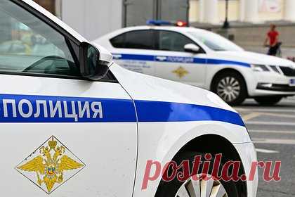 Мигранты дважды избили россиянина в компьютерном клубе и попали на видео. В Ростове-на-Дону мигранты дважды жестоко избили администратора компьютерного клуба. Конфликт попал на видео, соответствующие кадры опубликовал Telegram-канал «112». У пострадавшего были раздроблены кости черепа, начался отек мозга. За его жизнь борются врачи. Обидчиков россиянина пока не удалось найти.