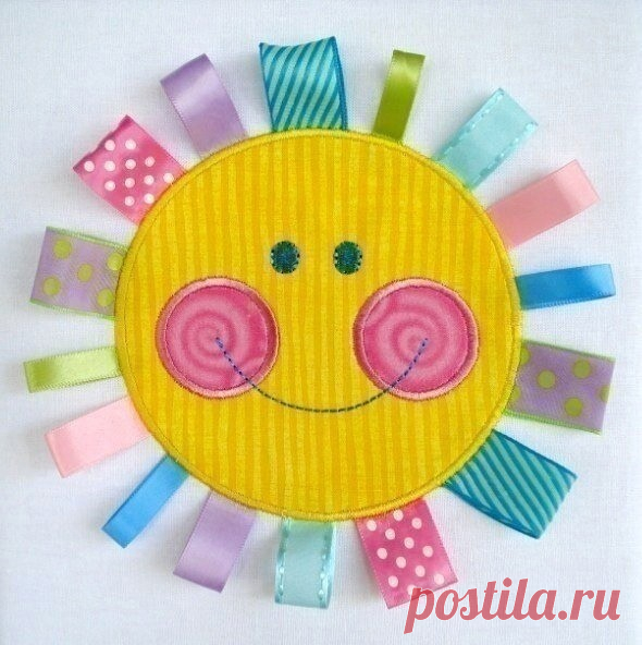 Идеи аппликаций для детской одежды или текстиля Идеи аппликаций для детской одежды или текстиляДобавьте к остаткам ткани ленточки - и получится такое чудо.
