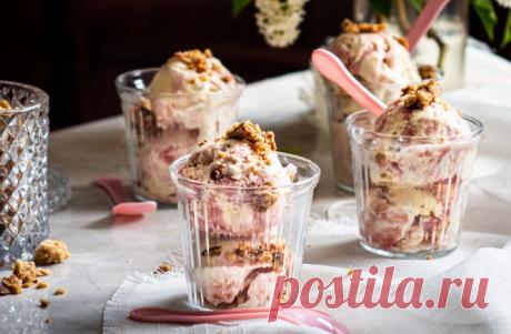 Rhubarb Crisp Ice Cream - Rhubarb and Cod