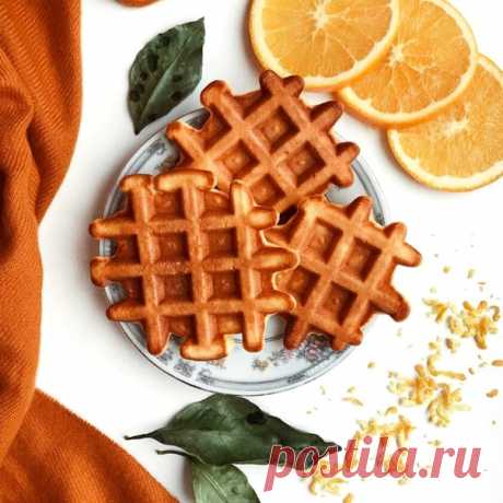 Зимой так хочется ярких красок! 
🧇 Готовим апельсиновые вафли, чтобы было не только солнечно, но и вкусно!
А какой у них потрясающий аромат

Понадобится:
Яйцо – 1 шт.
Натуральный йогурт – 2 ст. л.
 Кукурузная мука – 30 г
Кокосовая стружка – 1 ч. л.
Апельсиновая цедра – 1 ч. л.
Сахар или сахарозаменитель – по вкусу
Разрыхлитель и ваниль – по вкусу

Просто смешиваем все ингредиенты до однородности. Выпекаем в разогретом Мультипекаре на панели «Венские вафли» примерно 7 мину...