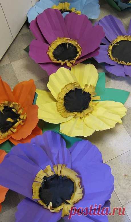 (176) construction paper flowers | DIY- Flowers (includes foliage & plants)