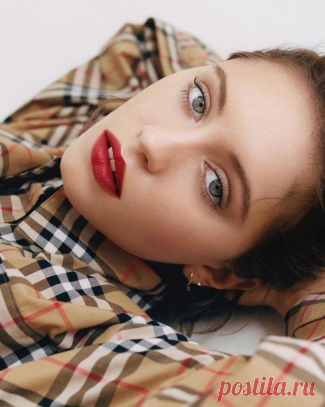 Дочь Джуда Лоу выросла настоящей красавицей: яркие фото 19-летней Айрис