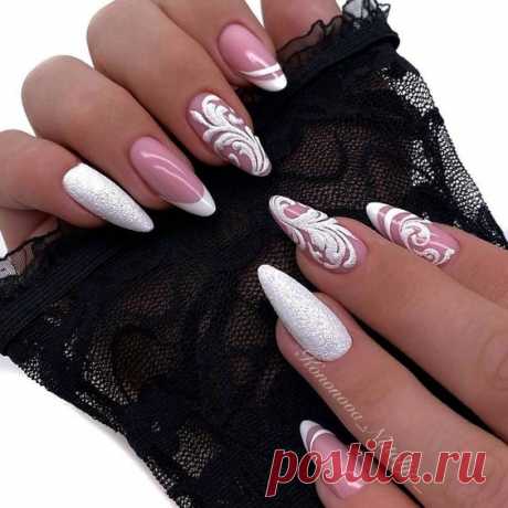 Нежный френч с вензелями
