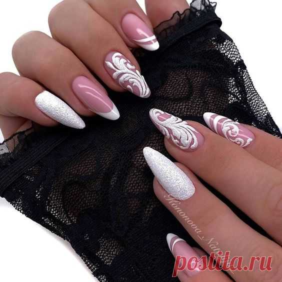 Нежный френч с вензелями