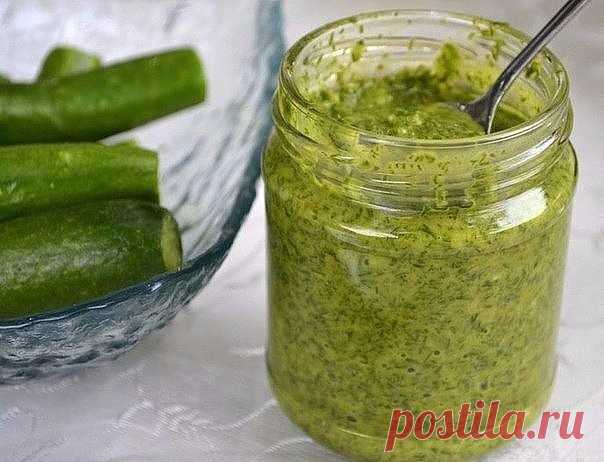 Вкуснейший Соус из огурцов!

Готовлю этот соус на Все ТОРЖЕСТВА, так как не все гости кушают майонез. Когда я в первый раз приготовила, даже и не думала, что он вызовет такой восторг гостей.Со стола его просто смели и потом попросили добавки.Изумительно ВКУСНЕЙШИЙ и ПРОСТОЙ в приготовлении Соус для Овощей, Мяса, Хлеба и всего того, с чем едят майонез. Особенно с ним вкусны салаты!

Приготовление:
1. Натереть один средний огурец на крупной терке и слегка отжать сок.
2. Доба...