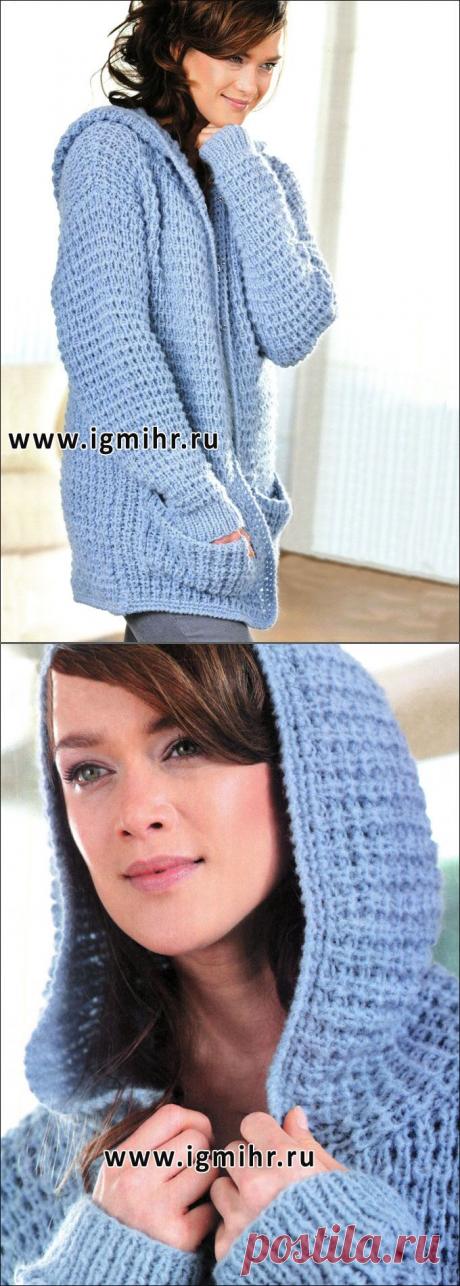 Теплый голубой жакет, связанный объемным узором, с капюшоном. Спицы