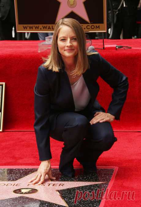 В Голливуде на «Аллее славы» появилась звезда обладательницы двух премий «Оскар» актрисы Джоди Фостер. Об этом пишет The Star Online. | 53-летняя Джоди Фостер получила звезду на Аллее славы - Кино Mail.Ru