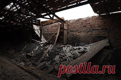 ВСУ выпустили по Иловайску семь ракет из РСЗО за десять минут. Вооруженные силы Украины (ВСУ) выпустили семь ракет из реактивной системы залпового огня (РСЗО) за десять минут по Иловайску в Донецкой народной республике (ДНР). Об этом сообщает представительство ДНР в Совместном центре контроля и координации (СЦКК). По данным центра, четыре ракеты были выпущены в 23:00.