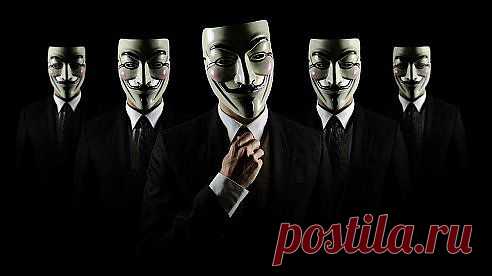 Человек, притворяясь, забывает, что маска прирастает к коже, а после врастает и в мясо. Исключений нет, какой бы чужеродной и временной маска ни казалось бы поначалу. Один претворяется слабым и становится слабым. Другой притворяется циником и становится циником. Ничто не бетонирует душу быстрее лжи. Вода принимает форму того сосуда, в котором находится. А если вода замерзает, то сосуд лопается.Нужно быть очень осторожным со временным. Оно очень скоро становится постоянным.
Йозеф Эметс