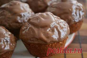​Банановые маффины с шоколадом Обалденные кексики! Сохрани, чтобы не забыть испечь!
Ингредиенты:Мука пшеничная &mdash; 0,5 стак.&nbsp;Бананы &mdash; 2 шт.
Сахар тростниковый &mdash; 0,25 стак.&nbsp;Сахар белый мелкий &mdash; 0,25 стак.&nbsp;Яйцо &mdash; 1 шт.&nbsp;Масло сливочное &mdash; 50 г&nbsp;Разрыхлитель...