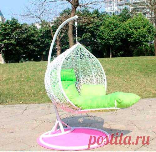 Плетённое кресло качалка подвесное с подставкой для ног