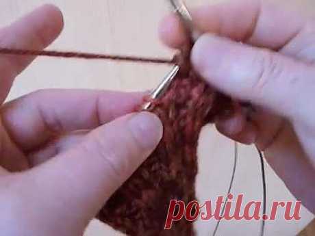 ▶ Cat Bordhi-PERSONAL FOOTPRINTS-Jeny's Surprisingly Stretchy Bind-Off - YouTube  Поразительно эластичный метод закрытия петель Джени.