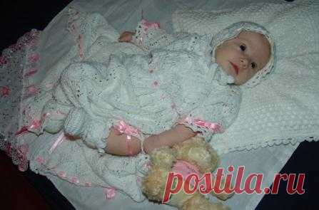 Крестильное платье и шапочка для младенца (вязание спицами)