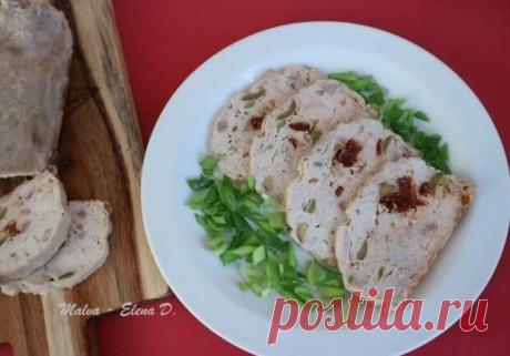 Террин из куриной грудки - Будет вкусно - 17 января - 43595933867 - Медиаплатформа МирТесен Этот террин может быть как повседневным, так и праздничным вариантом закуски. Вкус его пикантный благодаря наполнителям (оливкам, фисташкам, вяленым в масле томатам) и специям. Вы можете выбрать добавки по своему вкусу, только они не должны быть водянистыми. Вариантов масса, можно - 17 января - 43595933867 - Медиаплатформа МирТесен
