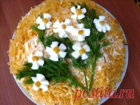 Салат &quot;Королевский&quot; из куриной печени, крабовых палочек и кукурузы | Веб Рецепт