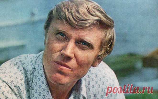 Умер актер из «Шерлока Холмса» и «Окна в Париж» Анатолий Рудаков. В Союзе кинематографистов сообщили, что последние две недели актер находился в больнице с подтвержденным COVID-19