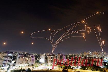 В России объяснили неэффективность израильского «Железного купола». Израильская система противоракетной обороны (ПРО) «Железный купол» не справилась с ракетными обстрелами со стороны ХАМАС из-за перегруженности, сообщил военный эксперт, директор музея войск ПВО Юрий Кнутов. Он отметил, что в «Железном куполе» используются дорогостоящие противоракеты.