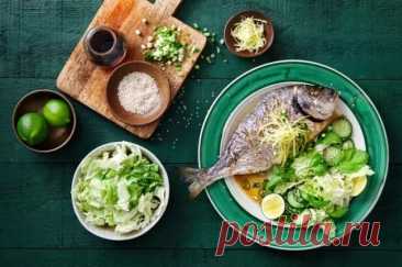 Чем ужинать, чтобы крепко спать? Плотный, тяжелый ужин может стать причиной бессонной ночи, а чувство голода — заставить ворочаться до утра. Правильный прием пищи вечером — это натуральное и эффективное средство для улучшения качества сна. Ведь еда — это не только калории, но и сигналы для нашей нервной системы.