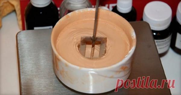 ТОНАЛЬНЫЙ КРЕМ СВОИМИ РУКАМИ: ДЛЯ ТЕХ, КОМУ ТРУДНО ПОДОБРАТЬ ИДЕАЛЬНЫЙ ТОН! Каждая женщина мечтает об идеальной коже без малейших изъянов. К сожалению, не все могут похвастаться таким лицом. Но правильный макияж в силах скрыть любые недостатки, начиная от мелких прыщиков и заканчивая шрамами.

Ни один мейкап невозможно представить без использования тональной основы. Приоб