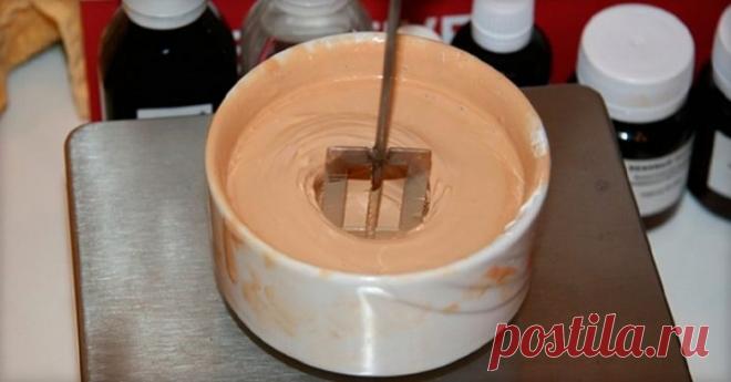 ТОНАЛЬНЫЙ КРЕМ СВОИМИ РУКАМИ: ДЛЯ ТЕХ, КОМУ ТРУДНО ПОДОБРАТЬ ИДЕАЛЬНЫЙ ТОН! Каждая женщина мечтает об идеальной коже без малейших изъянов. К сожалению, не все могут похвастаться таким лицом. Но правильный макияж в силах скрыть любые недостатки, начиная от мелких прыщиков и заканчивая шрамами.

Ни один мейкап невозможно представить без использования тональной основы. Приоб