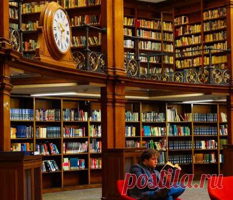 БИБЛИОТЕКИ БУДУЩЕГО. Уже сегодня библиотеки — это не просто книгохранилище. Это креативное пространство, где люди могут общаться, пользоваться интернетом и взаимодействовать с литературой. Но что ожидает библиотеки завтра? Рассмотрим несколько современных читален и концепты библиотек будущего.