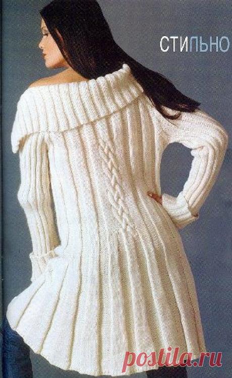 Стильное белое вязаное пальто.