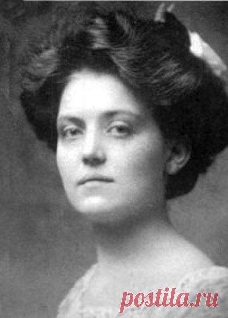 Стюардесса океанских лайнеров пассажидечной недостаточности. / Историческая справка