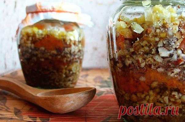«Паста Гиппократа» - натуральное средство для поддержания сердца 

Такая вкусная, что ее вполне можно использовать в качестве десерта к чаю. Кроме этого она обладает мощными целительными свойствами. 

1 часть кураги, 1 часть чернослива без косточек, 1 часть инжира, 1 часть грецких орехов, 1/ 3 части меда (например, по 300 г кураги , чернослива, инжира, орехов и 100 г меда). Сухофрукты промыть, если курага и чернослив очень плотные - замочите их ненадолго в небольшом количе...
