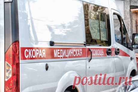 Хозяин авто страховки не получит. Ребенок упал с 12 этажа на «Пежо» и выжил. Утро субботы, 18 ноября, в столичном районе Текстильщики началось с ЧП. На Саратовской улице из окна 12 этажа выпал 15-летний подросток. Парню повезло, он выжил. Упал на припаркованную под окном машину.