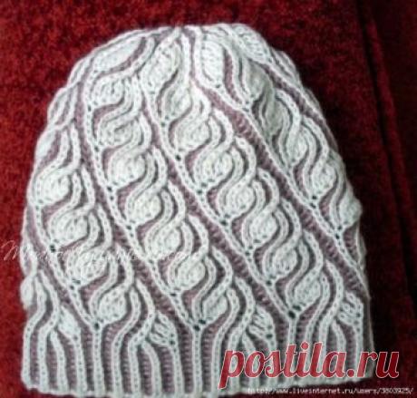 Чудесная шапочка в технике бриош - Brioche Stitch -вяжется спицами просто, быстро, смотрится очень интересно! Модная и красивая шапочка связанная в технике бриош . Сегодня будет мастер-класс этой симпатичной шапочки. Описание вязания шапки бриошь: Основная нить - белая (Лана Голд 800+Детский каприз), темная нить сиреневая - Мохер Деликат от Nako (цвет сиреневый туман) в два сложения...