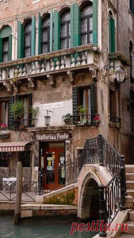 Пользователь Monika Tmej сохранил этот пин на доску «Venedig; Venice &amp; Carnival»
Venedig   |  Pinterest