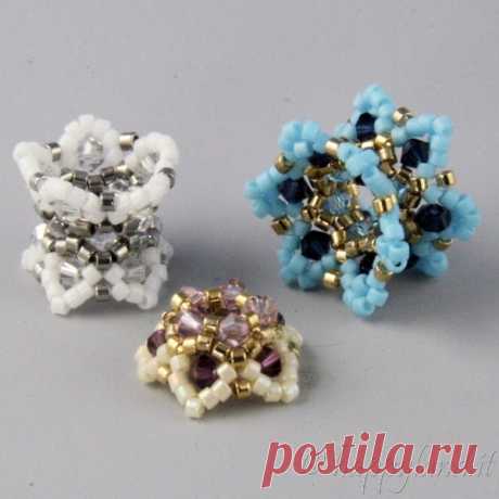 Crown BL53IT - BL53FR - BL53EN  Euro 6,00 Si consiglia una buona conoscenza della tecnica Peyote. Knowledge of peyote stitch is required. Une bonn...