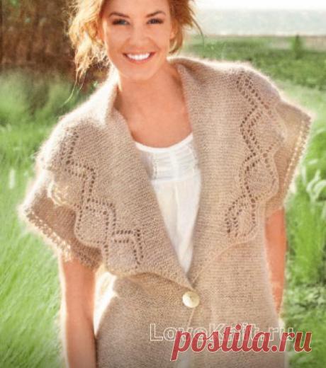 Женственная безрукавка с широким воротником
Широкий воротник с ажурным узором придает модели женственность. Размер: S-M-L-XL-XXL-XXXLВам потребуется: 350 (400-400-450-450-500) г бежевой пряжи Drops Alpaca и 125 (150-150- 175-175-200) г светло…