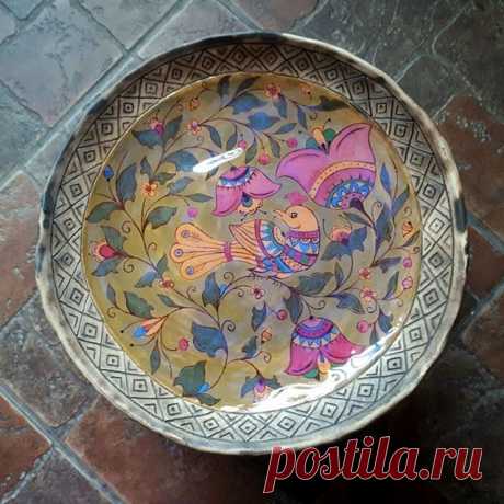 Тарелка глубокая, молочение
#yugavyugaclay #Керамика #посударучнойработы #роспись #handmade #clay #гончарство #домашнийдекор #северная роспись #всёдлядома #надглазурнаяроспись