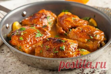 Курица, маринованная в горчично-медовом соусе

Прежде всего нужно приготовить маринад:

на 1 кг окорочков (бедрышек, ножек и т.п. )
мед - 3 столовые ложки
соевый соус - 2 столовые ложки
растительное масло - 2 столовые ложки
горчица обычная - 1 столовая ложка
горчица зерненая - 1 столовая ложка


Приготовление:

куриные бедра моем, немного промокаем бумажным полотенцем, снимаем кожу

укладываем в форму для готовки

сверху заливаем маринадом (для этого смешиваем все ингридие...