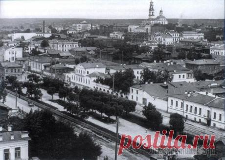 Красная линия Екатеринбурга. Нуровский сквер.