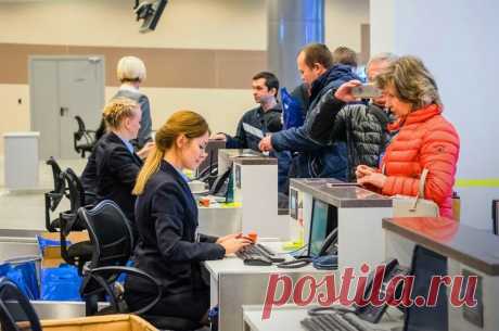 Банки сливают телефоны клиентов мошенникам? Откуда мошенники узнают ваши данные «Не успею совершить какую-то операцию, как мне сразу звонят мошенники» — жалуется клиент одного банка. Он уверен, что именно из банков данные попадают «на сторону», и вообще такое мнение...