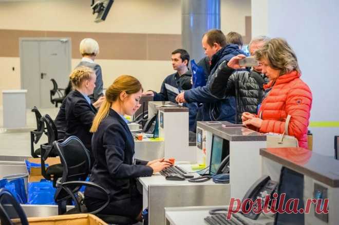 Банки сливают телефоны клиентов мошенникам? Откуда мошенники узнают ваши данные «Не успею совершить какую-то операцию, как мне сразу звонят мошенники» — жалуется клиент одного банка. Он уверен, что именно из банков данные попадают «на сторону», и вообще такое мнение...