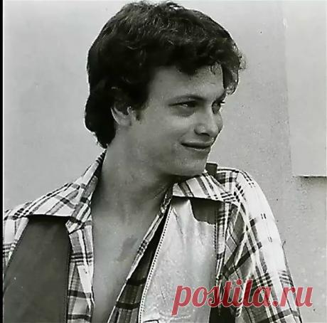 Гэри Синиз, 17 марта, 1955