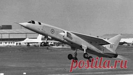 Экспериментальный тактический бомбардировщик BAC TSR.2 Разработка экспериментального тактического бомбардировщика-разведчика TSR.2 велась британскими фирмами English Electric и Vickers-Armstrongs, объединившимися в 1960 году в British Aircraft Corporation…